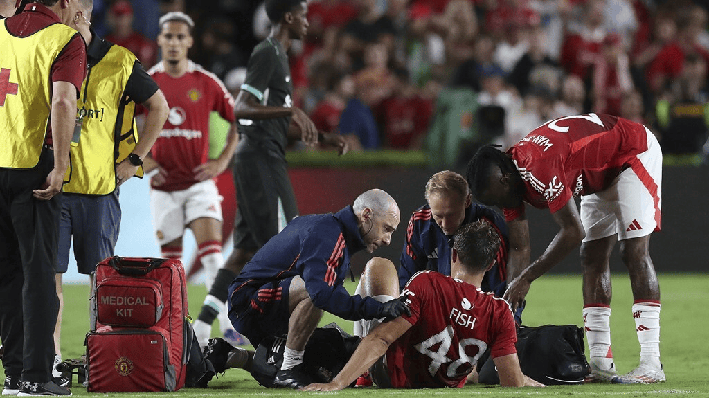 关于利物浦在比赛中受伤退赛,羽毛球队主帅表示担忧的信息-爱游戏体育