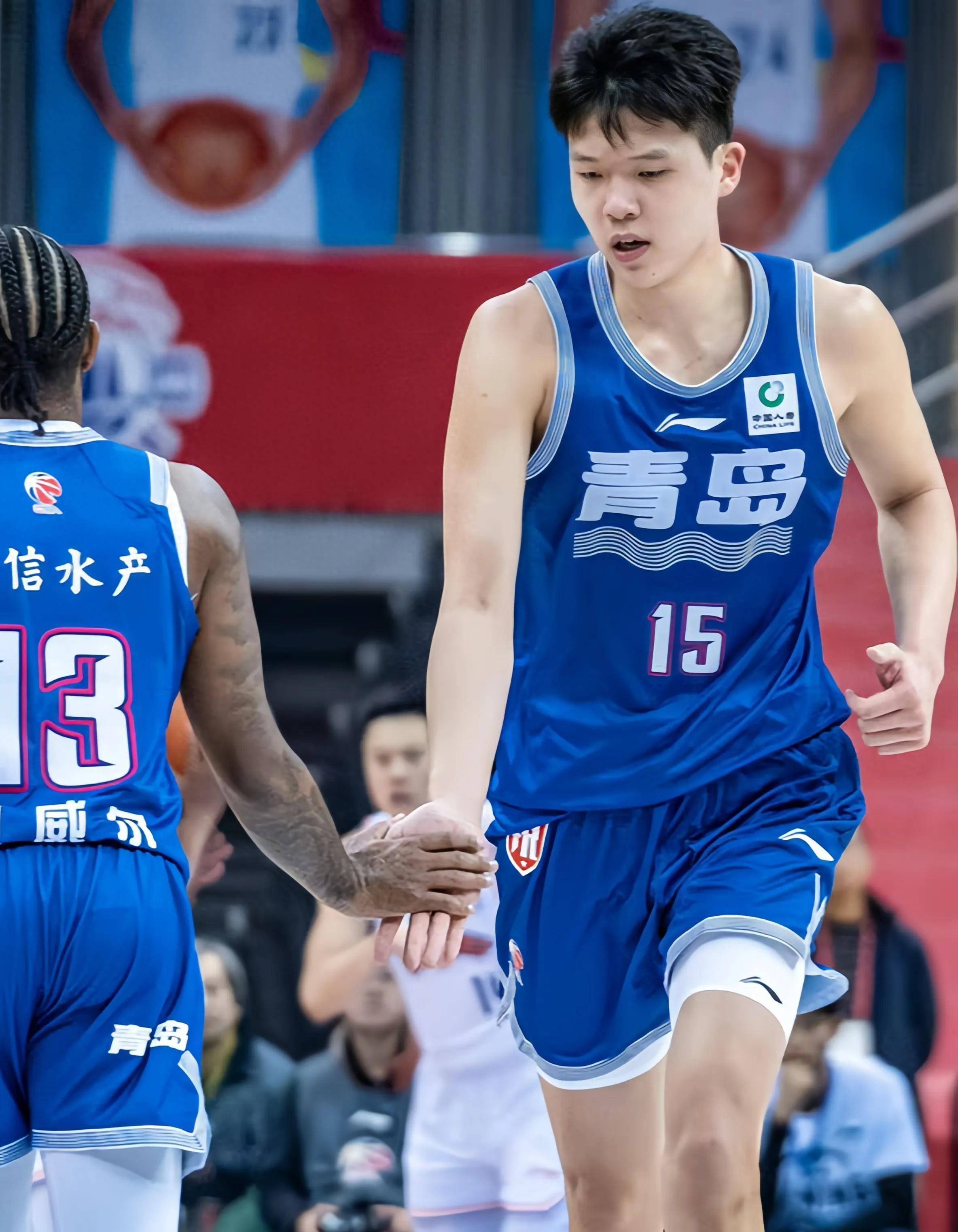 包含清晨CBA季后赛焦点战，巴黎圣日耳曼防线松动，气氛紧张，临场指挥获称赞的词条-爱游戏体育