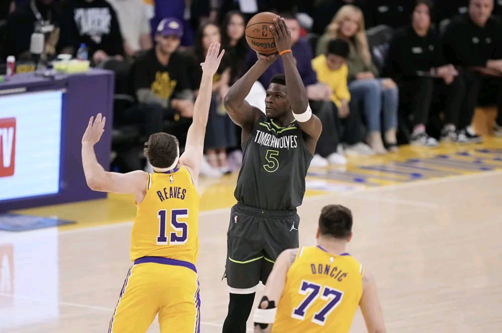 集结日明尼苏达森林狼备战NBA季后赛，手感冰凉细节曝光，震撼外界，轮换策略成焦点的简单介绍